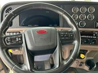 2023 Peterbilt 389