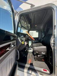 2022 Peterbilt 389