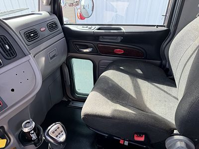 2023 Peterbilt 389