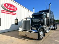 2023 Kenworth W900