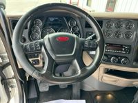2022 Peterbilt 567