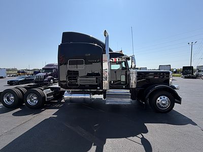 2022 Peterbilt 389