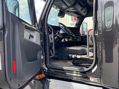 2023 Freightliner CASCADIA 126