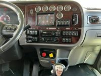 2022 Peterbilt 389