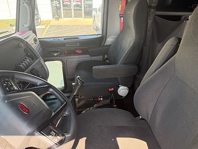 2022 Peterbilt 389