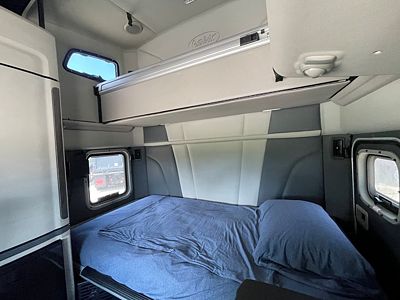 2023 Peterbilt 579
