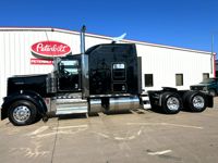 2023 Kenworth W900
