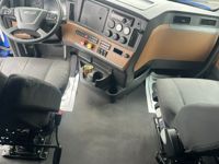 2020 Freightliner CASCADIA 126