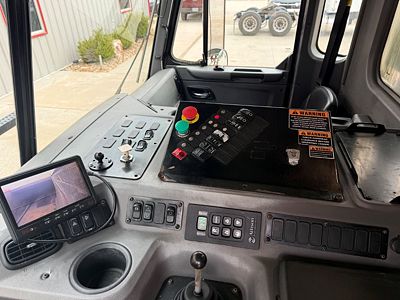 2017 Peterbilt 320
