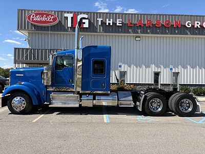 2023 Kenworth W900L