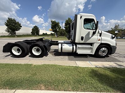 2019 Freightliner CASCADIA 126