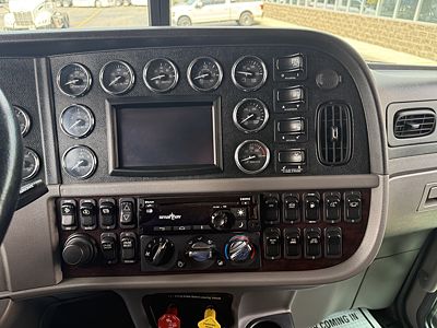 2021 Peterbilt 389