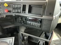 2022 Volvo VNL64T860