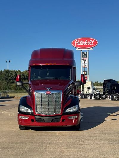 2023 Peterbilt 579