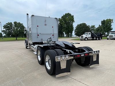 2023 Peterbilt 389