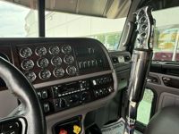2023 Peterbilt 389