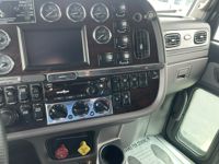 2020 Peterbilt 389