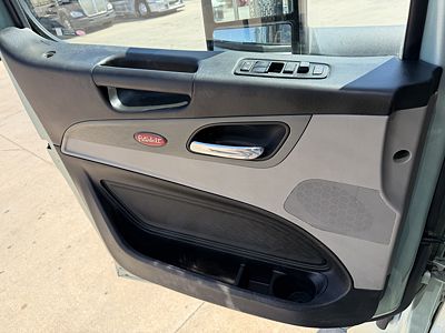 2023 Peterbilt 567