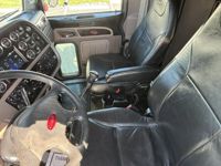 2022 Peterbilt 389