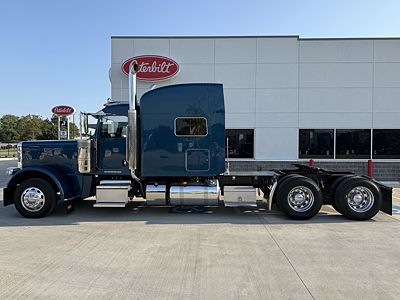 2023 Peterbilt 389