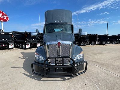 2023 Kenworth T680