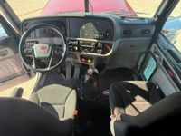 2023 Peterbilt 389