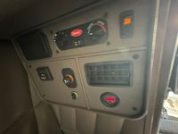 2023 Peterbilt 389