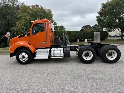 2023 Kenworth T880