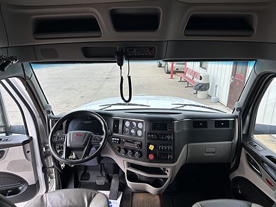 2023 Peterbilt 567