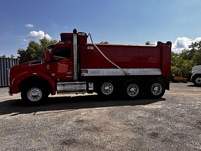 2025 Kenworth T880