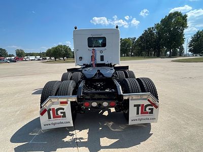 2023 Kenworth T880
