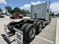 2023 Peterbilt 389
