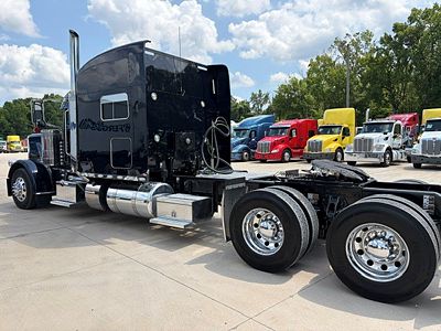 2023 Peterbilt 389