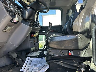2022 Peterbilt 389