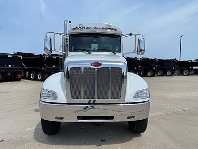 2023 Peterbilt 348
