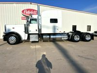 2022 Peterbilt 389