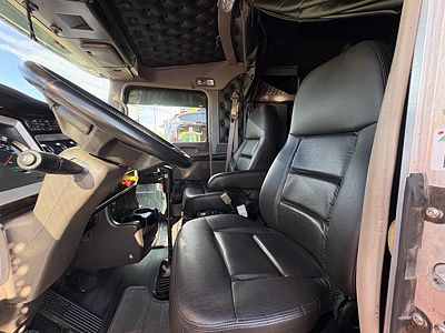 2023 Kenworth W900L