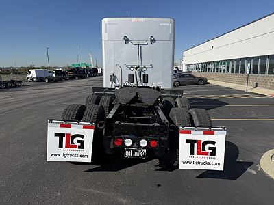 2023 Kenworth T880