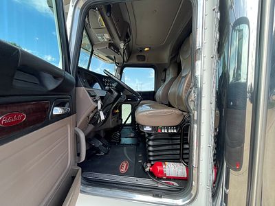 2023 Peterbilt 389