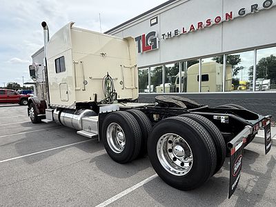 2022 Peterbilt 389-131