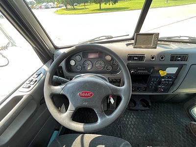 2013 Peterbilt 337
