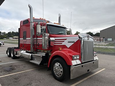 2023 Kenworth W900L