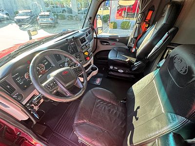 2023 Peterbilt 579