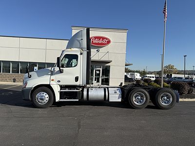 2018 Freightliner CASCADIA 125