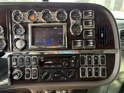 2021 Peterbilt 389