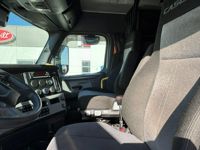 2023 Freightliner CASCADIA 126