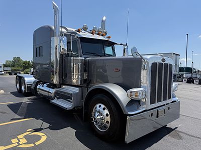 2023 Peterbilt 389