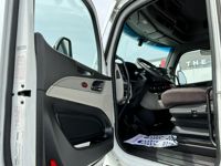 2023 Peterbilt 579