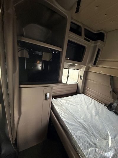 2022 Peterbilt 389