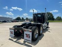 2023 Peterbilt 389